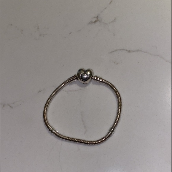 Hi there I’m selling a pandora bracelet that was given to me by an ex lol - Picture 5 of 5